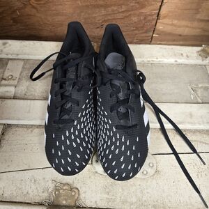 Men's size 6.5 Adidas Predator Freak 4 cleats.